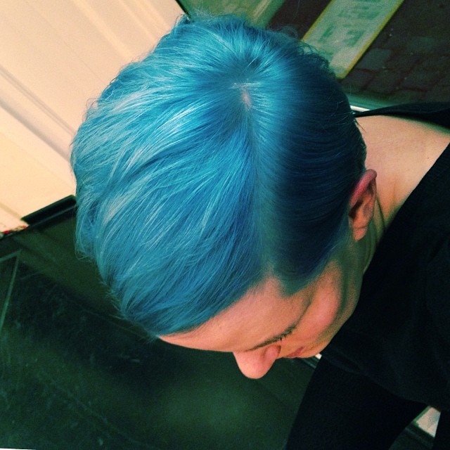 Blå er Lækker ikk?#maryjaneinlove #bluehair #shortcut #hair #styling #color